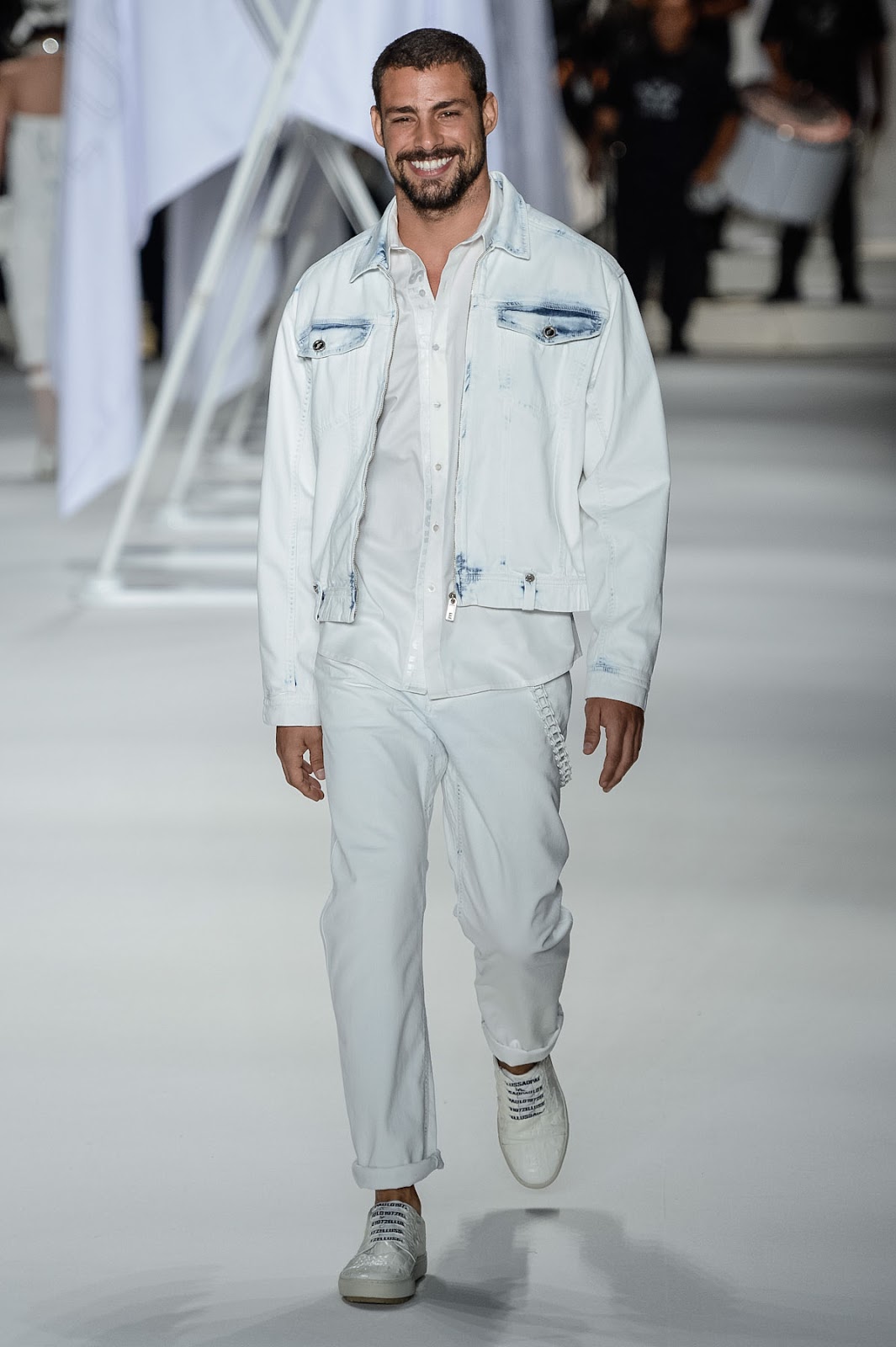 LEO KLEIN - QUEM DISSE QUE NÃO PODE BRANCO NO INVERNO? LEO KLEIN - QUEM DISSE QUE NÃO PODE BRANCO NO INVERNO?