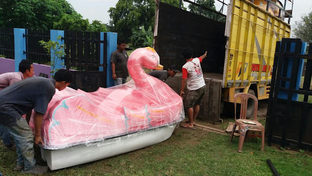 Sepeda Air Bebek Untuk Wisata dan Olahraga Sepeda Air Bebek Untuk Wisata dan Olahraga