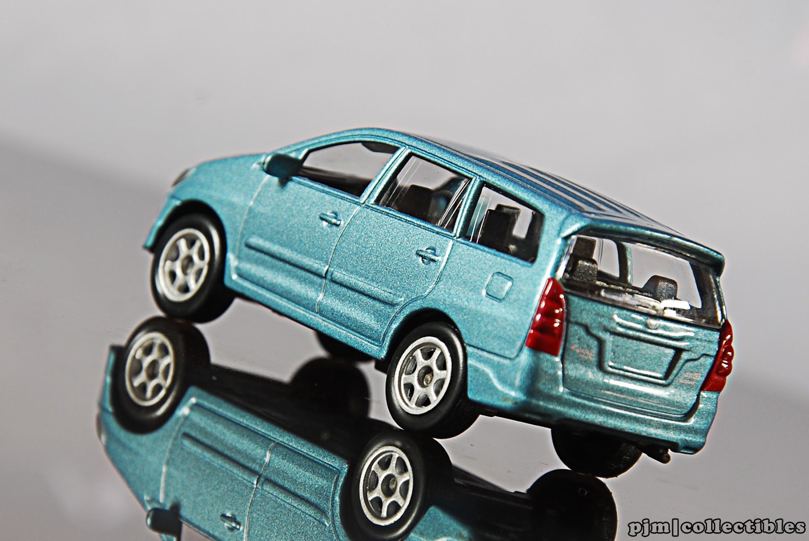 toyota innova diecast