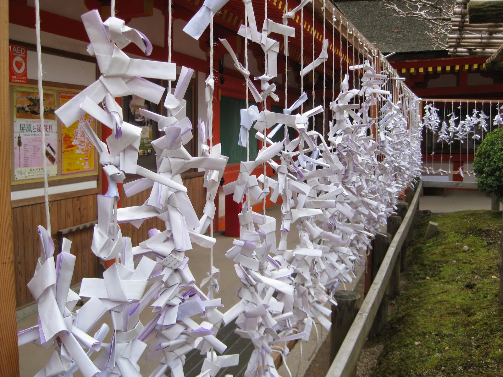 Kyoto - Tie the paper to promote good fortune