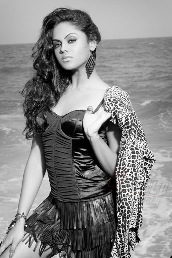 South Actress Karthika Nair Latest Hot Photo Shoot