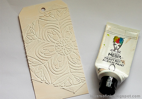 Layers of ink - Textured Ornament Tag Tutorial by Anna-Karin Evaldsson