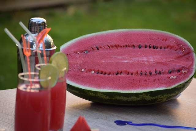 Watermelon smoothie recipes, Watermelon smoothies for weight loss, how to make watermelon smoothies, smoothies for summer, slimming smoothies, watermelon smoothies