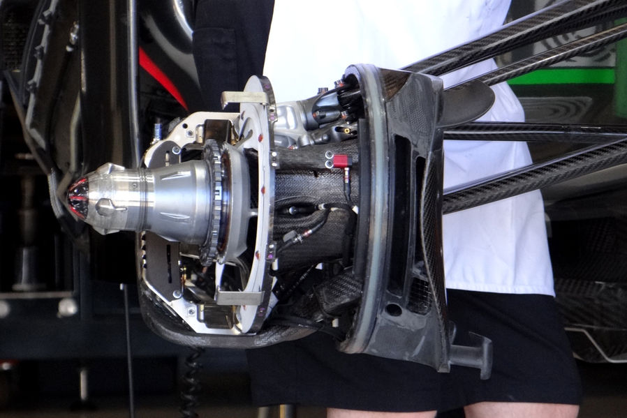 ANGELES EN LA CABEZA REFRIGERACIÓN DE FRENOS EN F1 DISTINTOS SISTEMAS Brake Cooling in F1