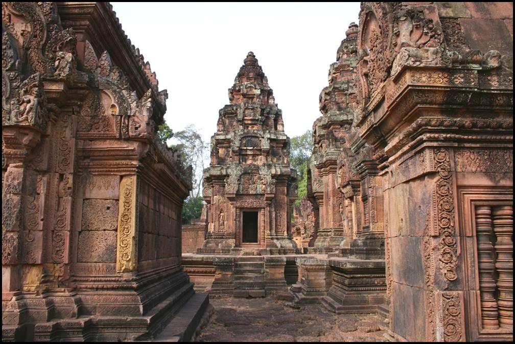 Banteay Srei The amazing and stunning temple complex in Angkor (Part