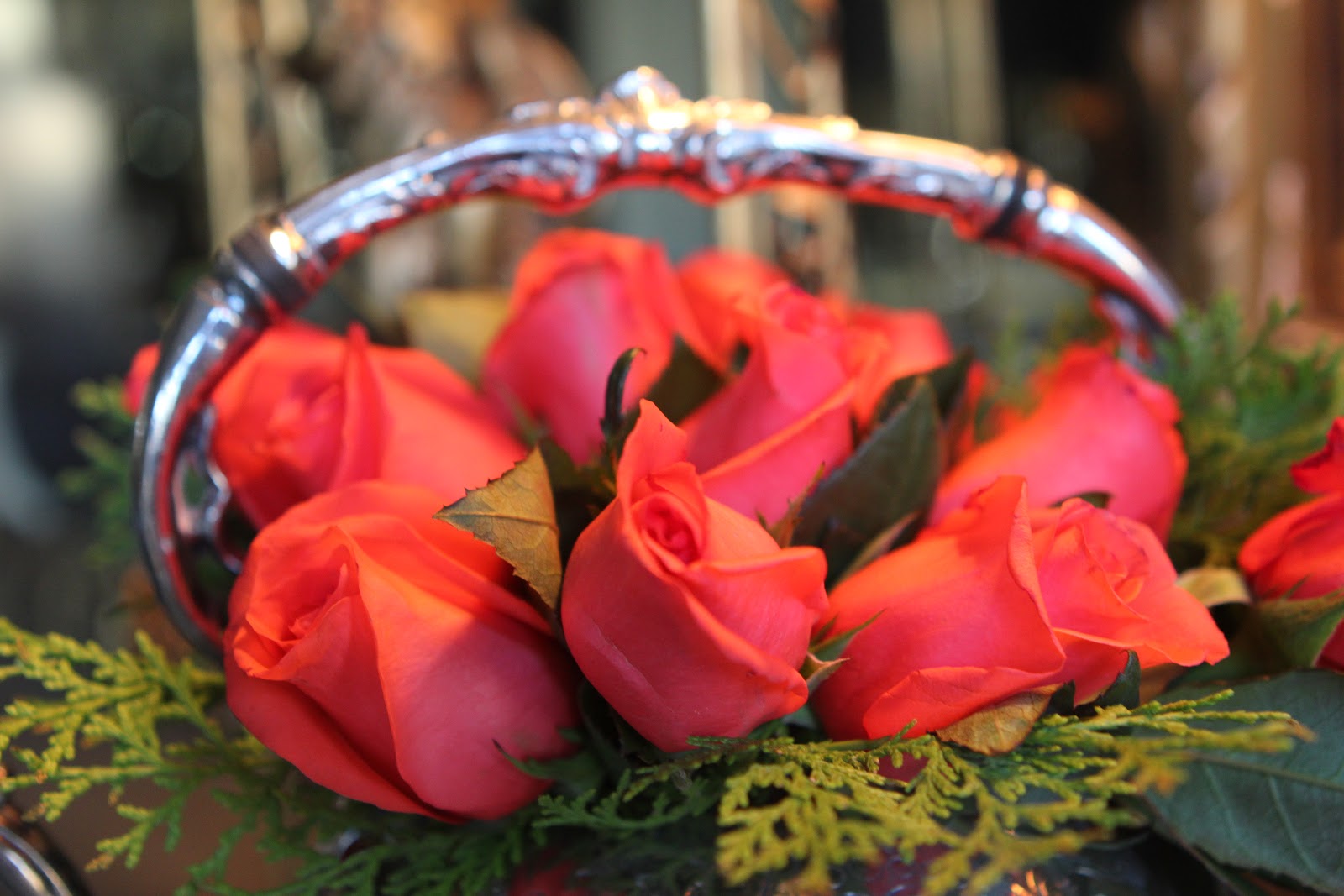 romancing-the-home-tea-pots-re-purposed-for-flowers