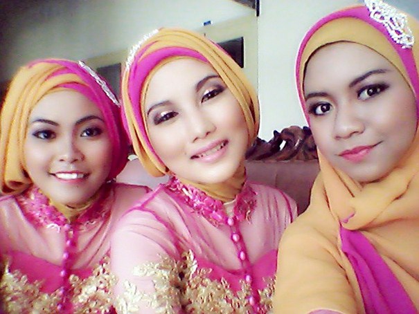 baju gaun pengantin muslimah warna pink