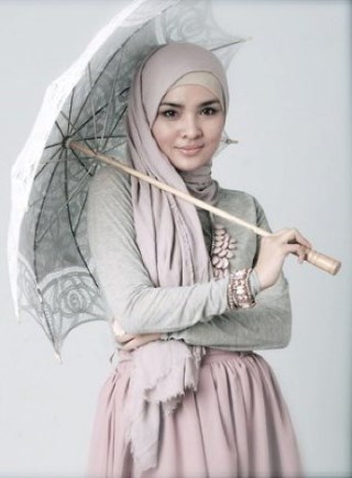 busana muslim trendy yang sedang banyak digemari busana muslim trendy yang sedang banyak digemari