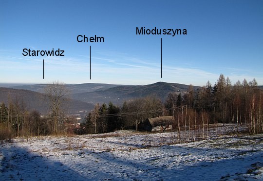 Widok w kierunku doliny Skawy. Widok w kierunku doliny Skawy.