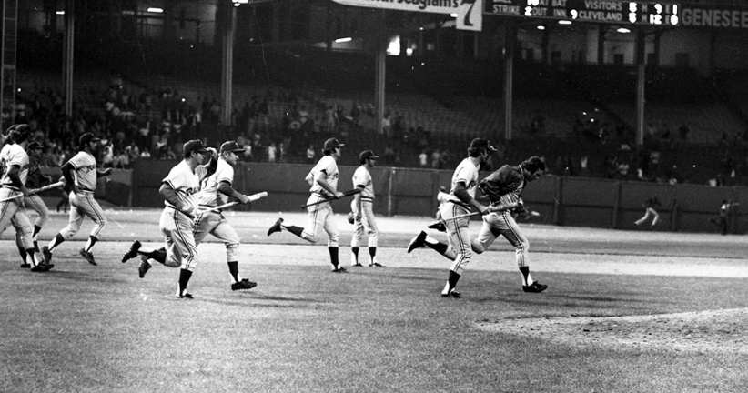 Pillar to Post: THE BREWSPAPER / BASEBALL’S INFAMOUS TEN CENT BEER NITE ...