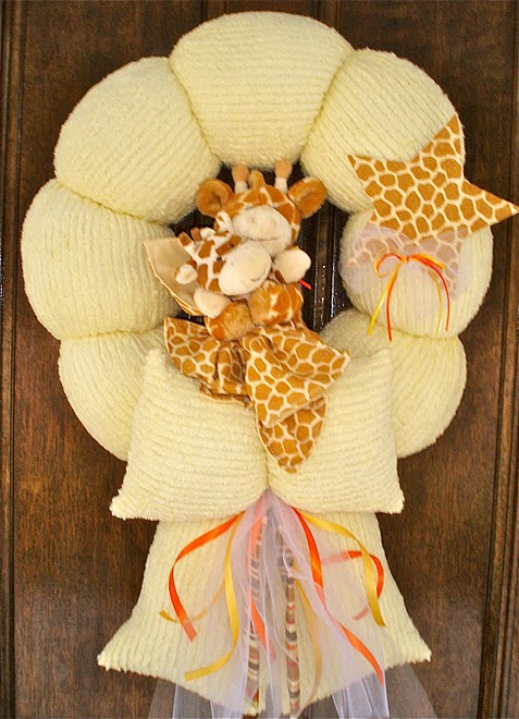 27. Mom and baby giraffe wreath