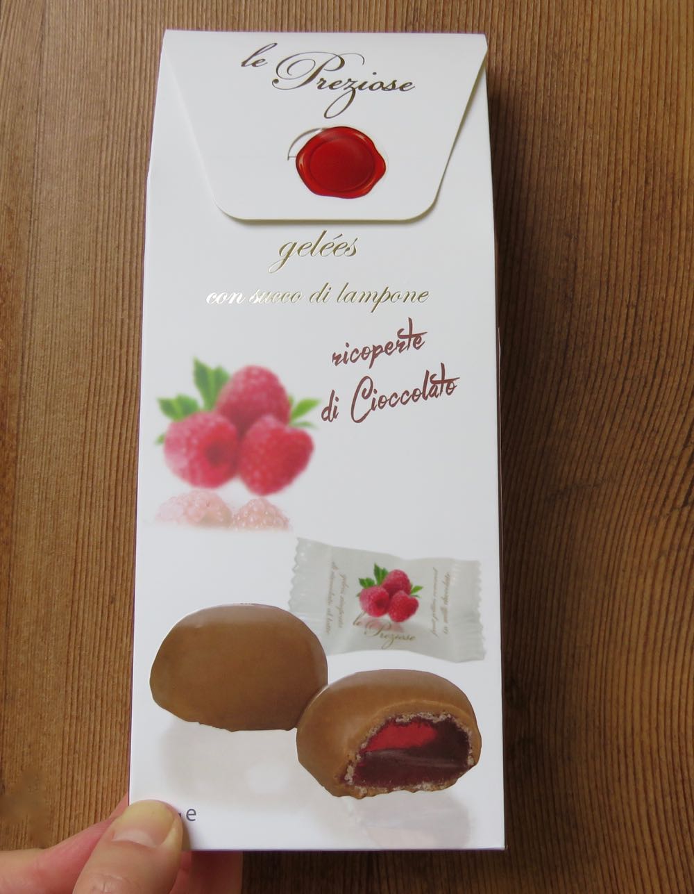 Chocolate Banquet le Preziose fruit jellies with raspberry covered