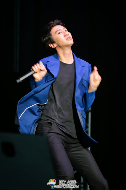 Lee Kwang Soo did an unforgetable dance move while singing a song Lee Kwang Soo Fan Meeting in Malaysia