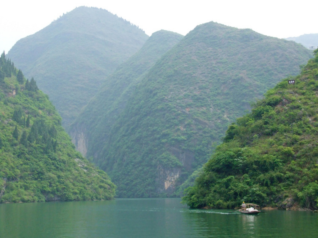 Самая длинная река евразии янцзы. Река Янцзы. Янцзы самая длинная река Евразии. Гора Янцзы. Берег Янцзы.