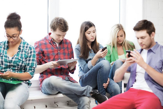 How to Market to Generation Z and Millennials on Social Media (infographic)