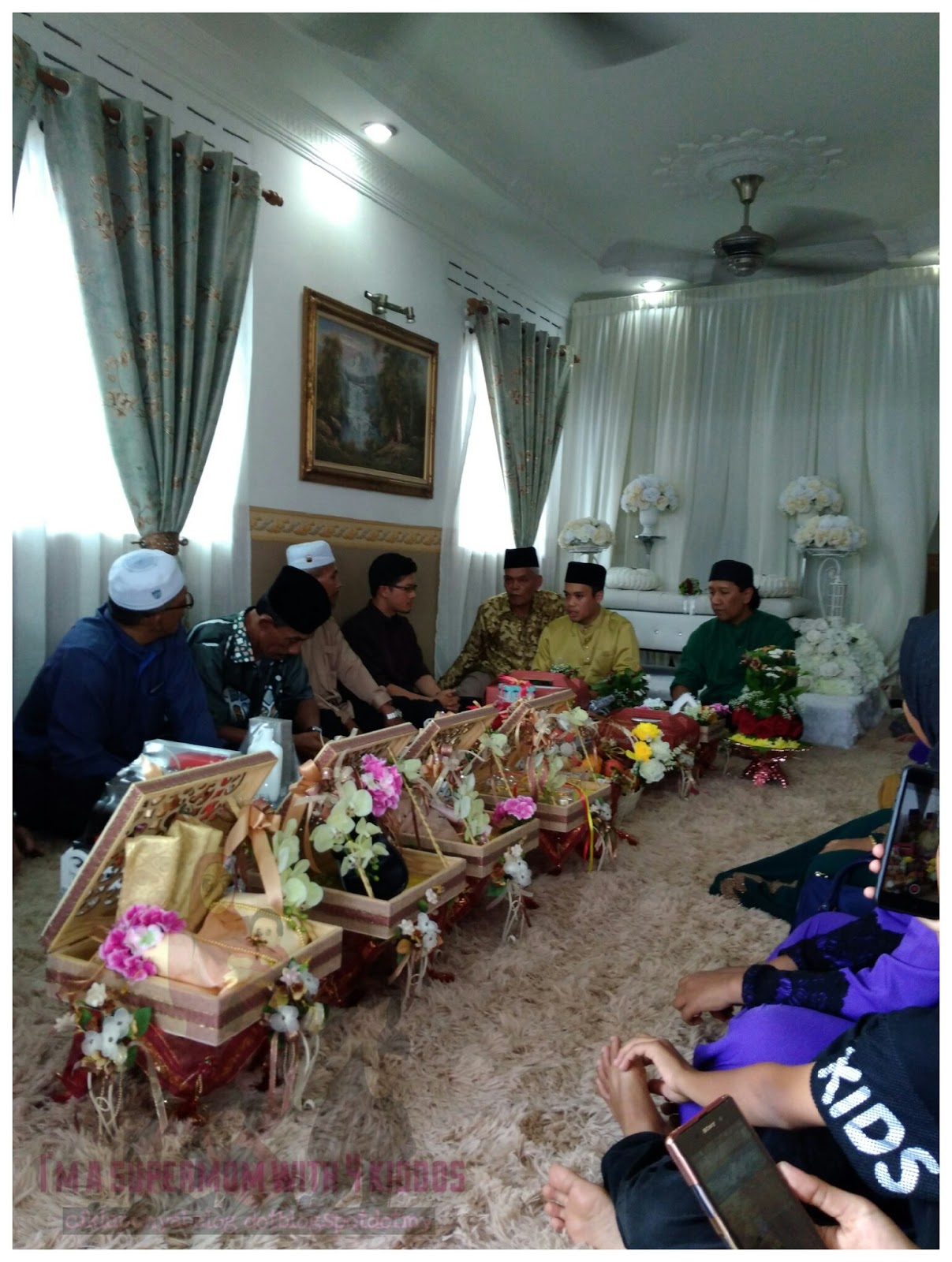 Hujung minggu yang sibuk, attend dua majlis yang sangat meriah. Majlis pertunangan anak saudara. Hujung minggu yang sibuk, attend dua majlis yang sangat meriah. Majlis pertunangan anak saudara.