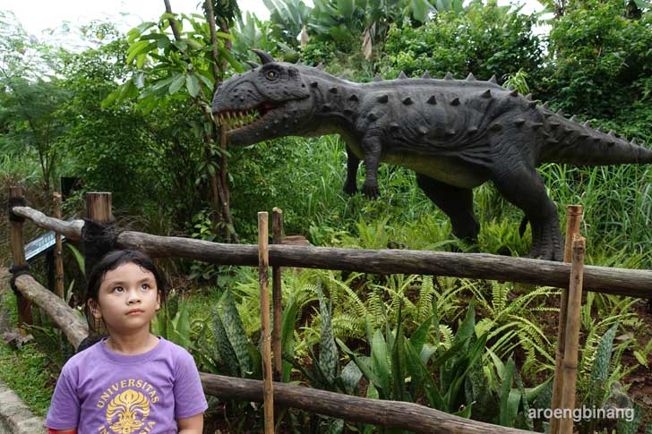 petualangan dinosaurus taman legenda keong emas tmii