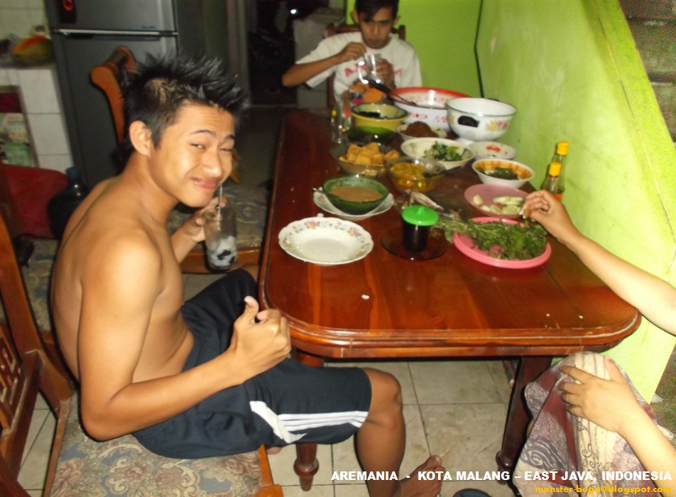 Monster Bego: Jalan - Jalan di Kota Malang