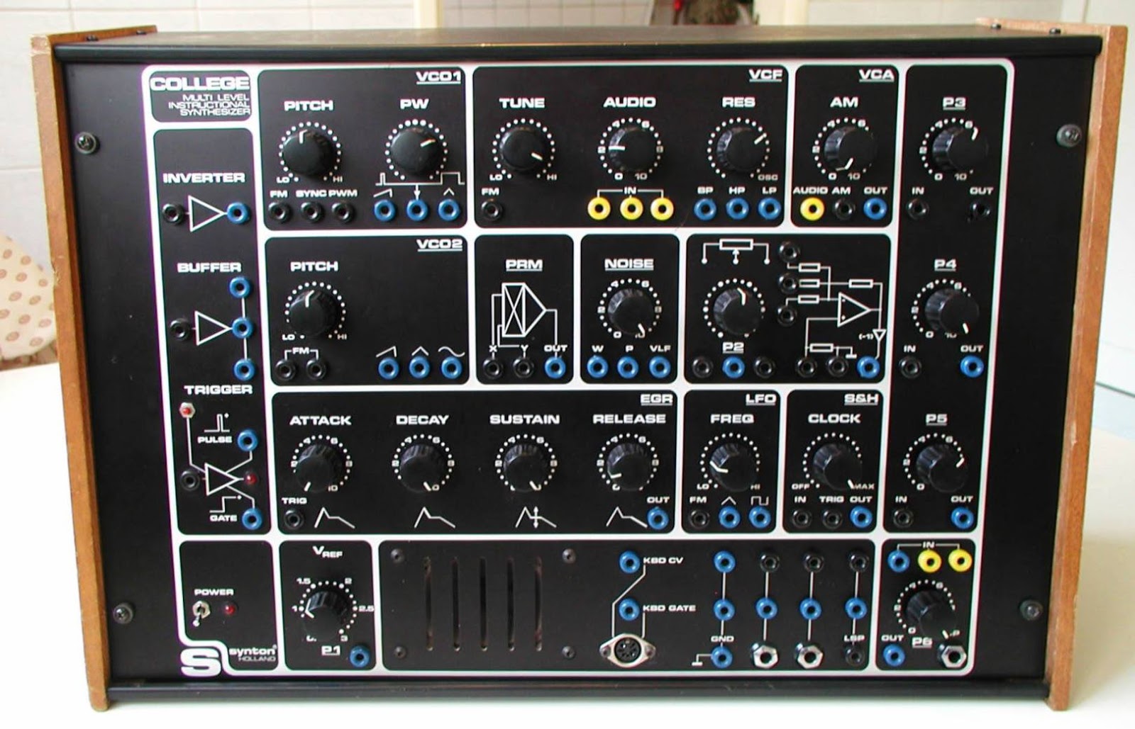 synton-college-kleiner-synth.jpg