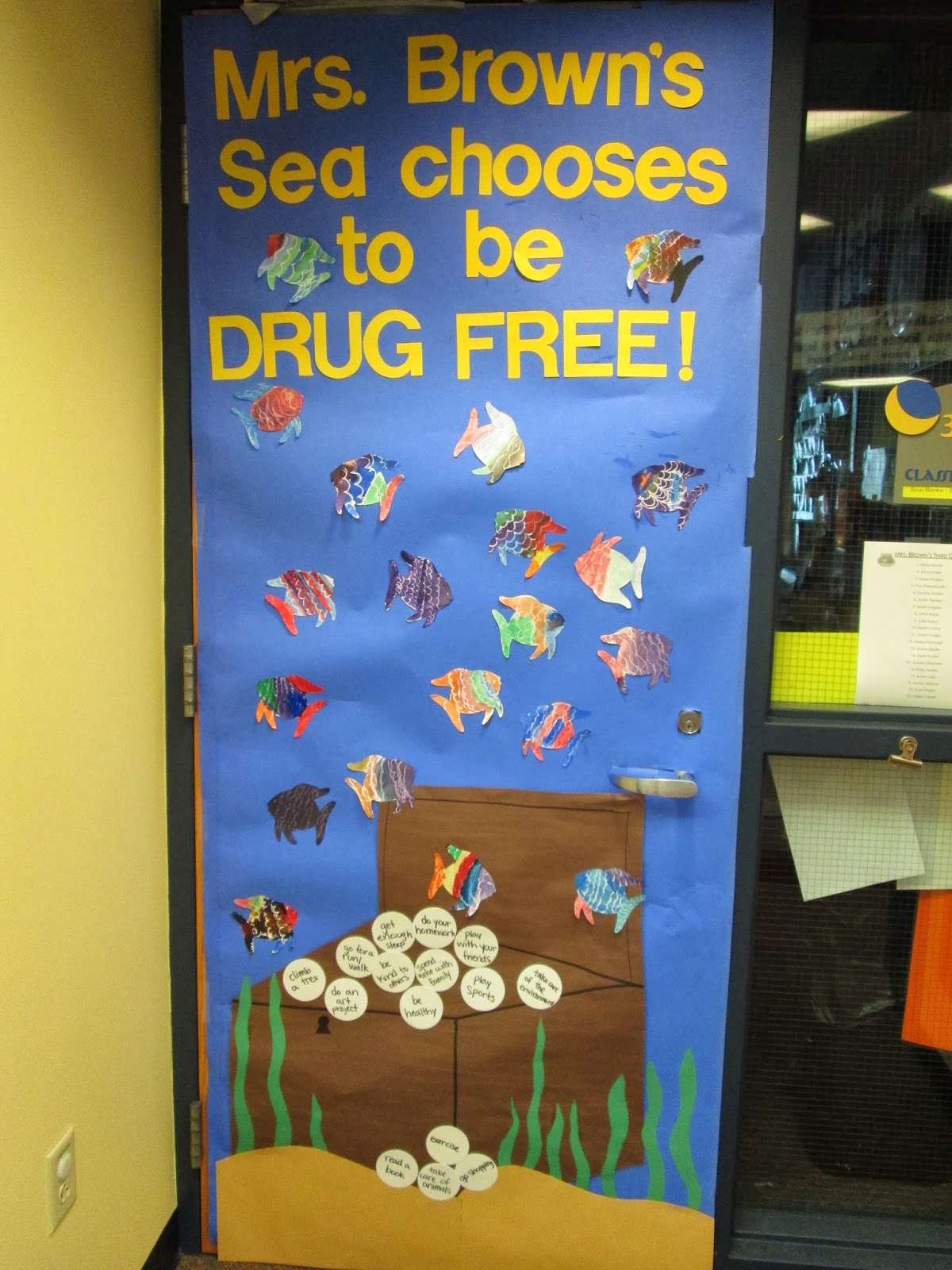 Adventures in Third Grade: Red Ribbon Week - Ocean Door Decoration