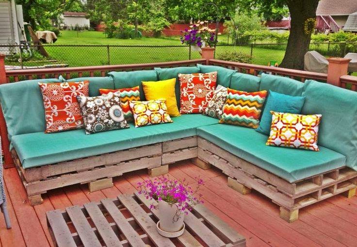 Home Decor: 10 Of The Most Wonderful Pallet Couches In This Year