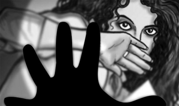 പരശ്ശിനിക്കടവ് പീഡനം; പെണ്കുട്ടിയെ ആദ്യം പീഡിപ്പിച്ചത് പിതാവ്; നഗ്നവീഡിയോ കാട്ടി സഹോദരനെ ഭീഷണിപ്പെടുത്തി, കേസില് ഇരുപതോളം പ്രതികള്, പുറത്തുവരുന്നത് ഞെട്ടിപ്പിക്കുന്ന വിവരങ്ങള്