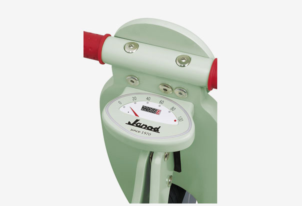 Adjustable Seat Balance Bikes Janod Mint Scooter Adjustable seat to remain comfortable as your child grows