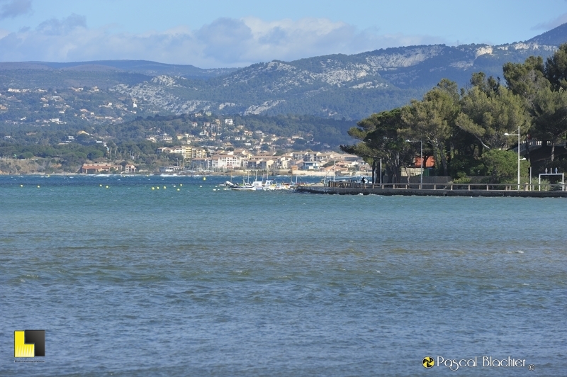 Sanary depuis la baie de Six Fours les Plages photo pascal blachier