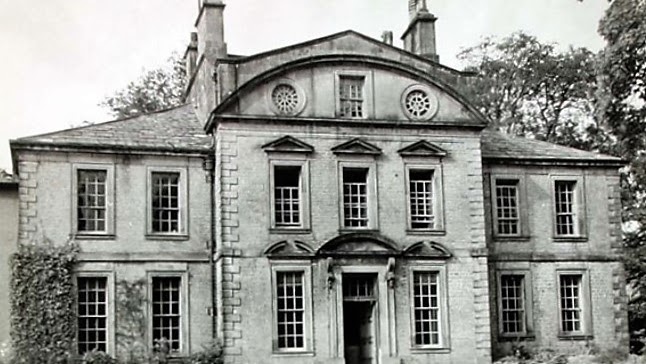 Colonial Style House In Giggleswick
