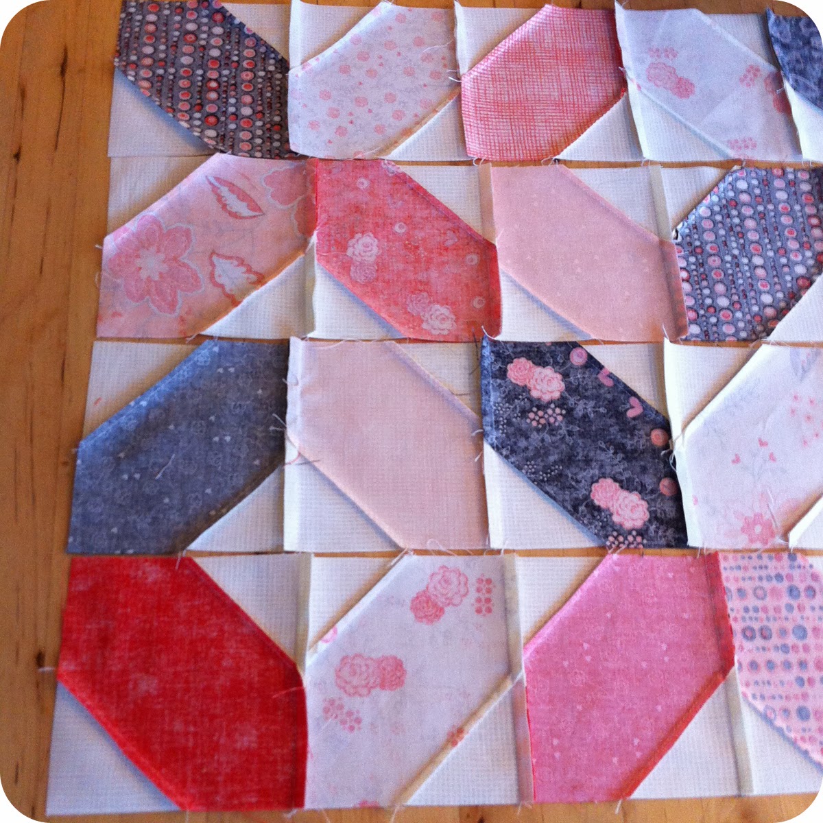 Kelly's Korner XO Table Runner and Mini Quilt
