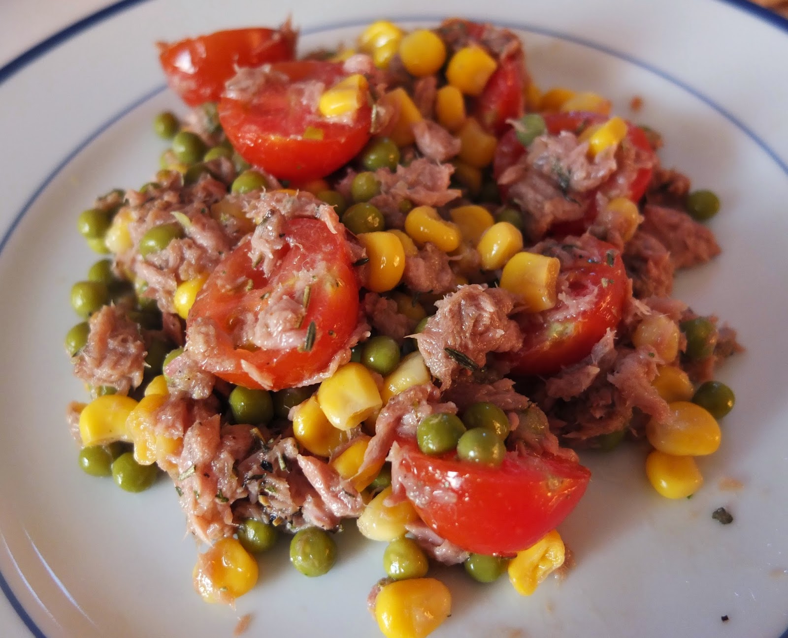Thunfisch-Tomaten-Mais-Salat