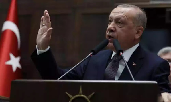Ερντογάν: "Οι Έλληνες ρίχνουν βόμβες στους πρόσφυγες στον Έβρο" Ερντογάν: "Οι Έλληνες ρίχνουν βόμβες στους πρόσφυγες στον Έβρο"