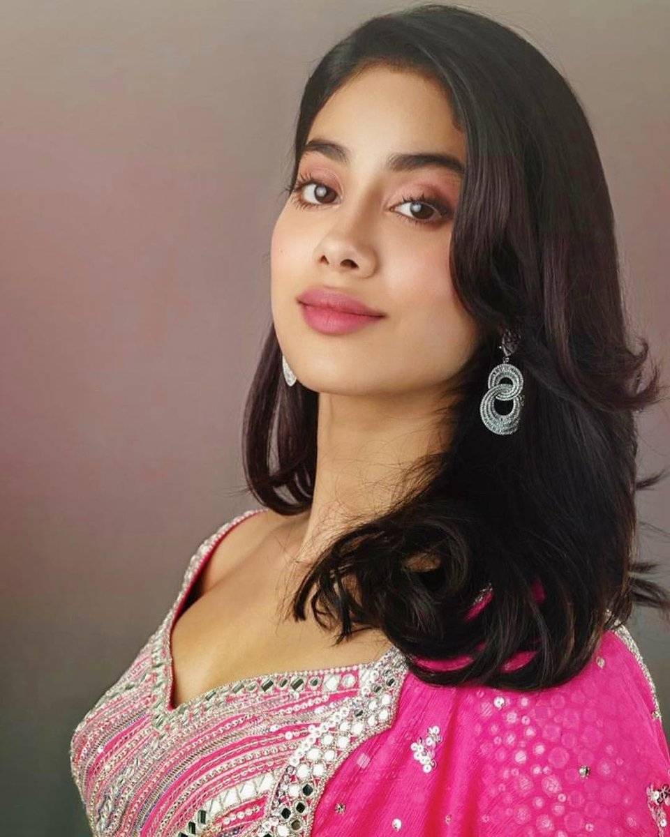 Janhvi Kapoor In Ghagra - Hollywood | Tollywood | Bollywood | Tamil