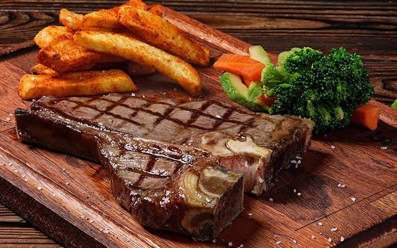 Alsancak Beeves Burger'de TBone Steak ya da Dallas Steak