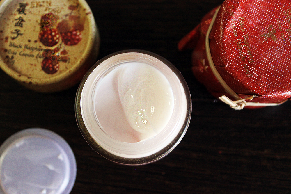 emptyfloor Skinfood Black Raspberry Eye Cream review