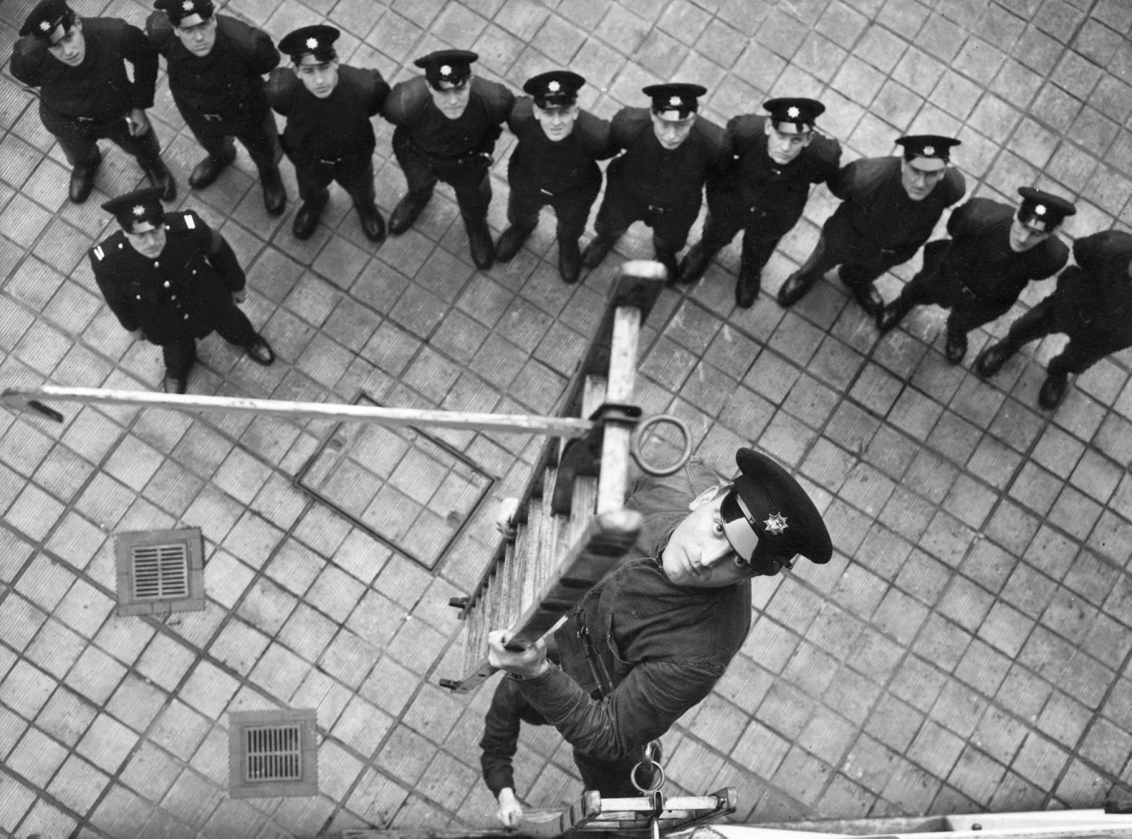 Tales and stories of the London Fire Brigade and its people. Hook