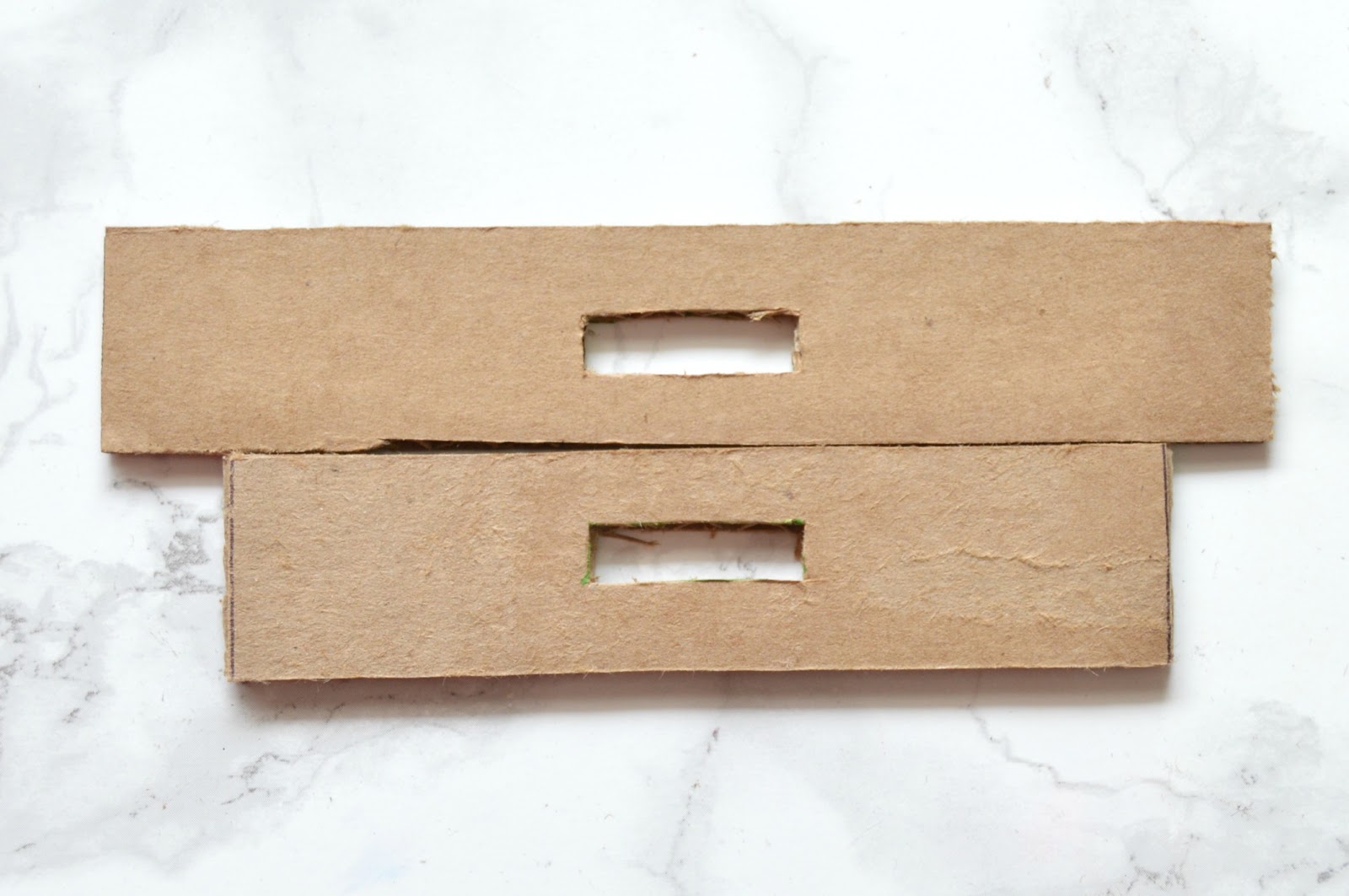 Using cardboard. Коробка пенал из картона. piece of cardboard. karton qutining sarguzashtli.