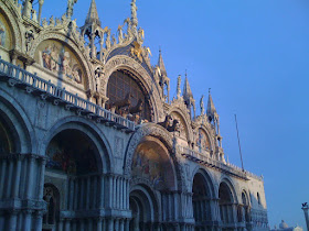As doge of Venice, Orseolo funded building work on the Basilica and the Doge's Palace