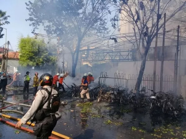 Ungkap Seorang saksi mata Meletusnya Bom Di Gereja Santa Maria, SURABAYA Ungkap Seorang saksi mata Meletusnya Bom Di Gereja Santa Maria, SURABAYA