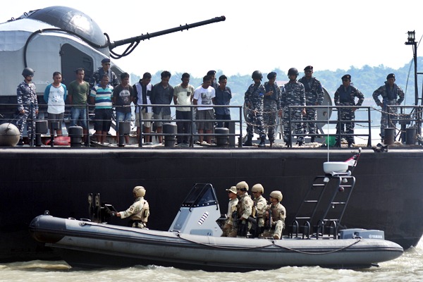 KRI USP-372 Jajaran Koarmatim Berhasil Bebaskan Pembajakan MV HAI SOON 12