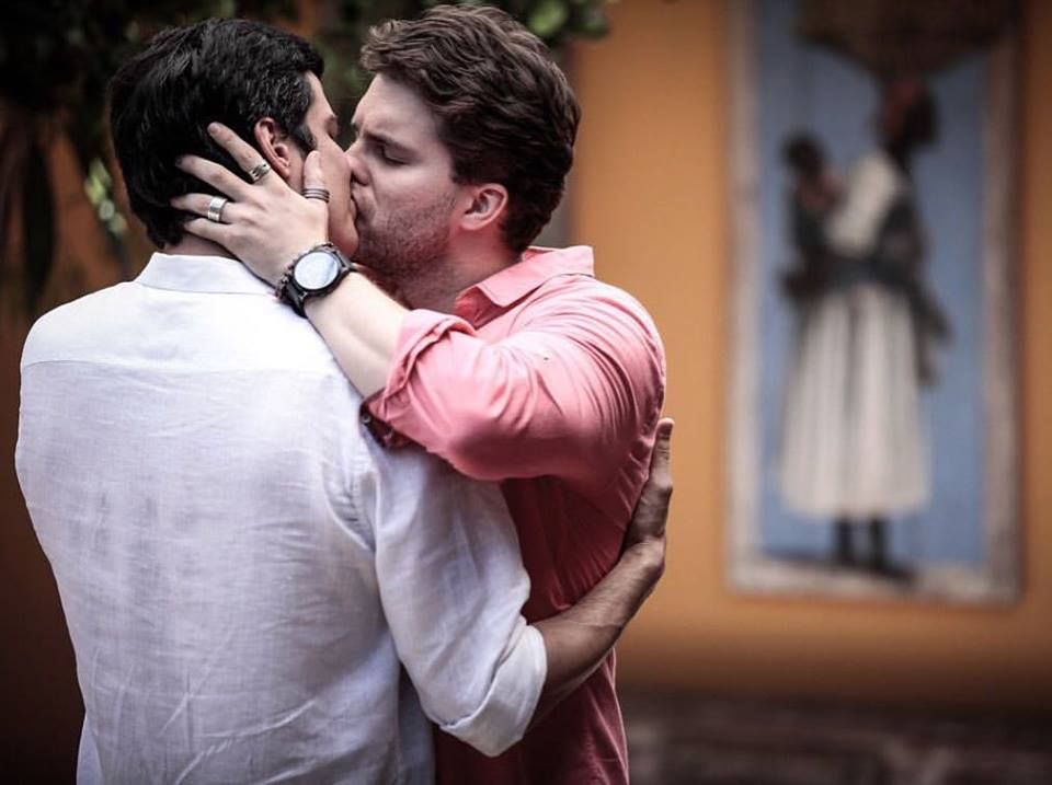 Mateus Solano relembra beijo de Félix e Niko com foto inédita Mateus Solano relembra beijo de Félix e Niko com foto inédita