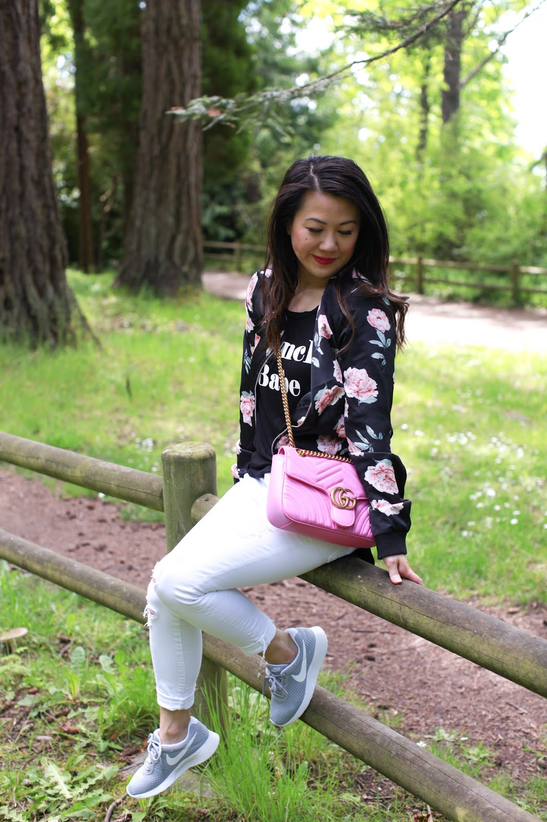 How to wear sneakers and look cute How to wear sneakers and look cute