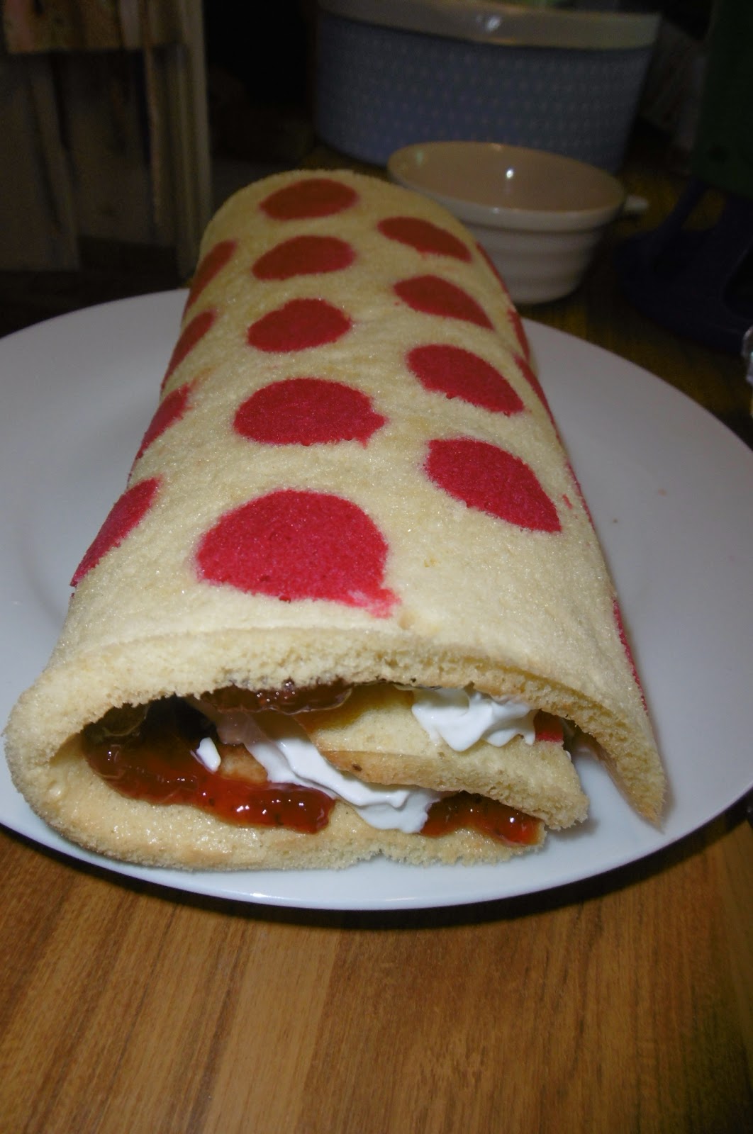 Madhouse Family Reviews: Madhouse recipe : Polka Dot Swiss Roll