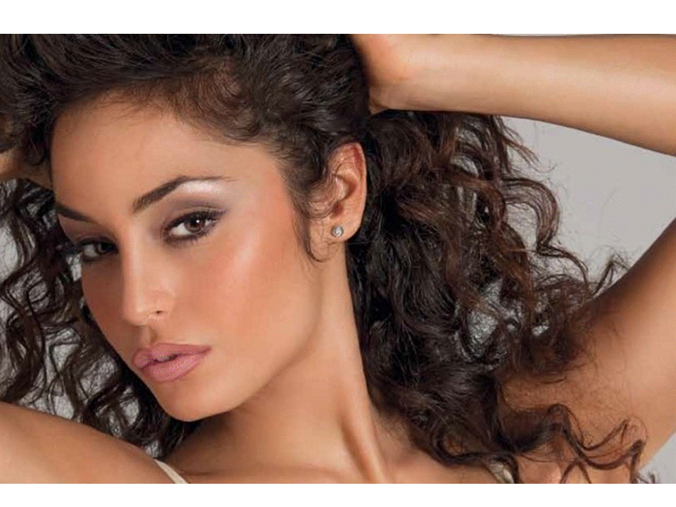 Raphaella ferrari. Раффаэлла Фико. Клаудиа Фико. Рафаэлла Сулиманова. Раффаэлла Фико фото