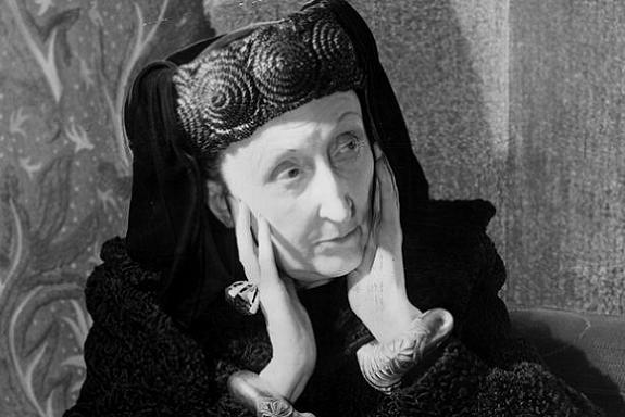 fotografía de la poeta británica Edith Sitwell