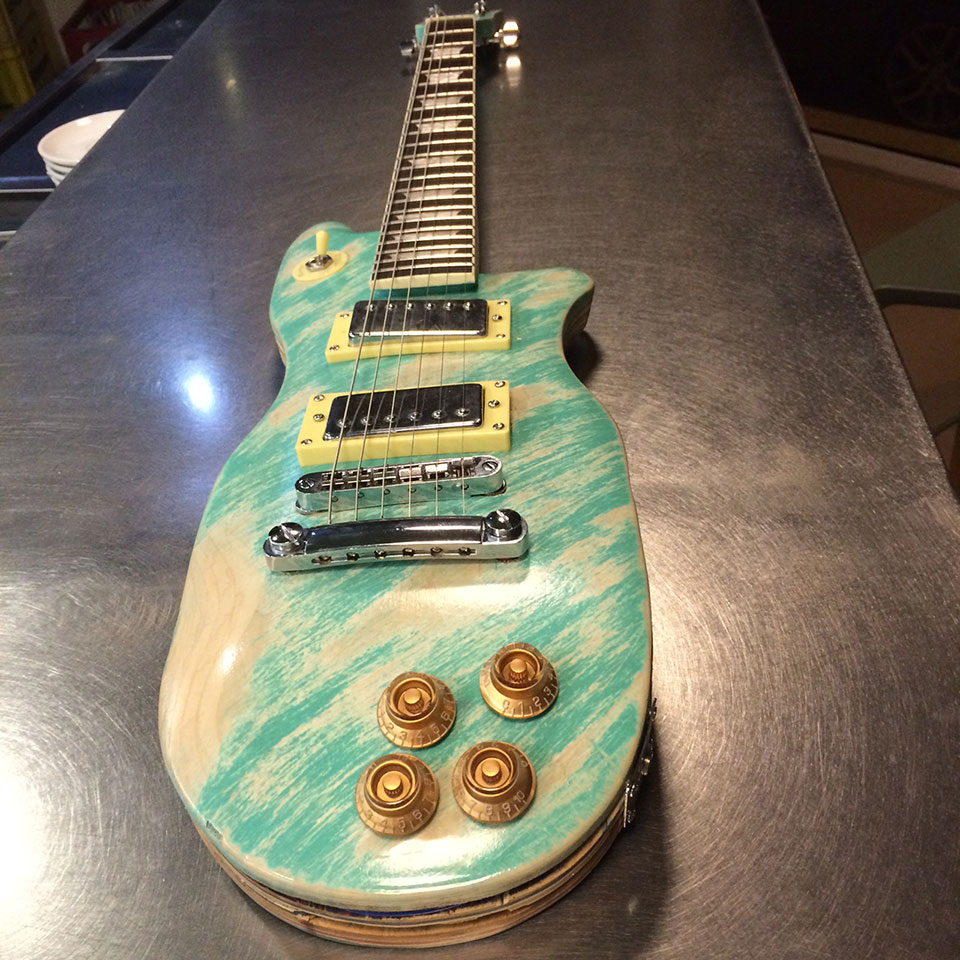 STOMP BOX STEALS GUITAR PON'S GUITARS ITALY.the Skateboard guitar