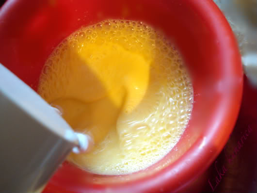 Pineapple ice cream by Laka kuharica: add 1 cup of the hot milk