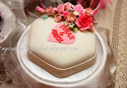 WEDDING /HANTARAN CAKE