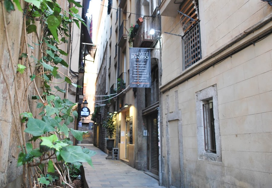 http://www.mylittlebrunch.com/2014/06/el-born-que-ver-y-donde-comer.html #barcelona #bestplacesofbarcelona