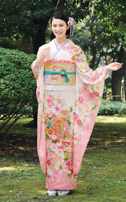 Nao Kanzaki and a few friends: Emi Takei: New Furisode kimono pics